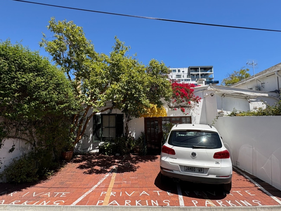 4 Bedroom Property for Sale in Green Point Western Cape